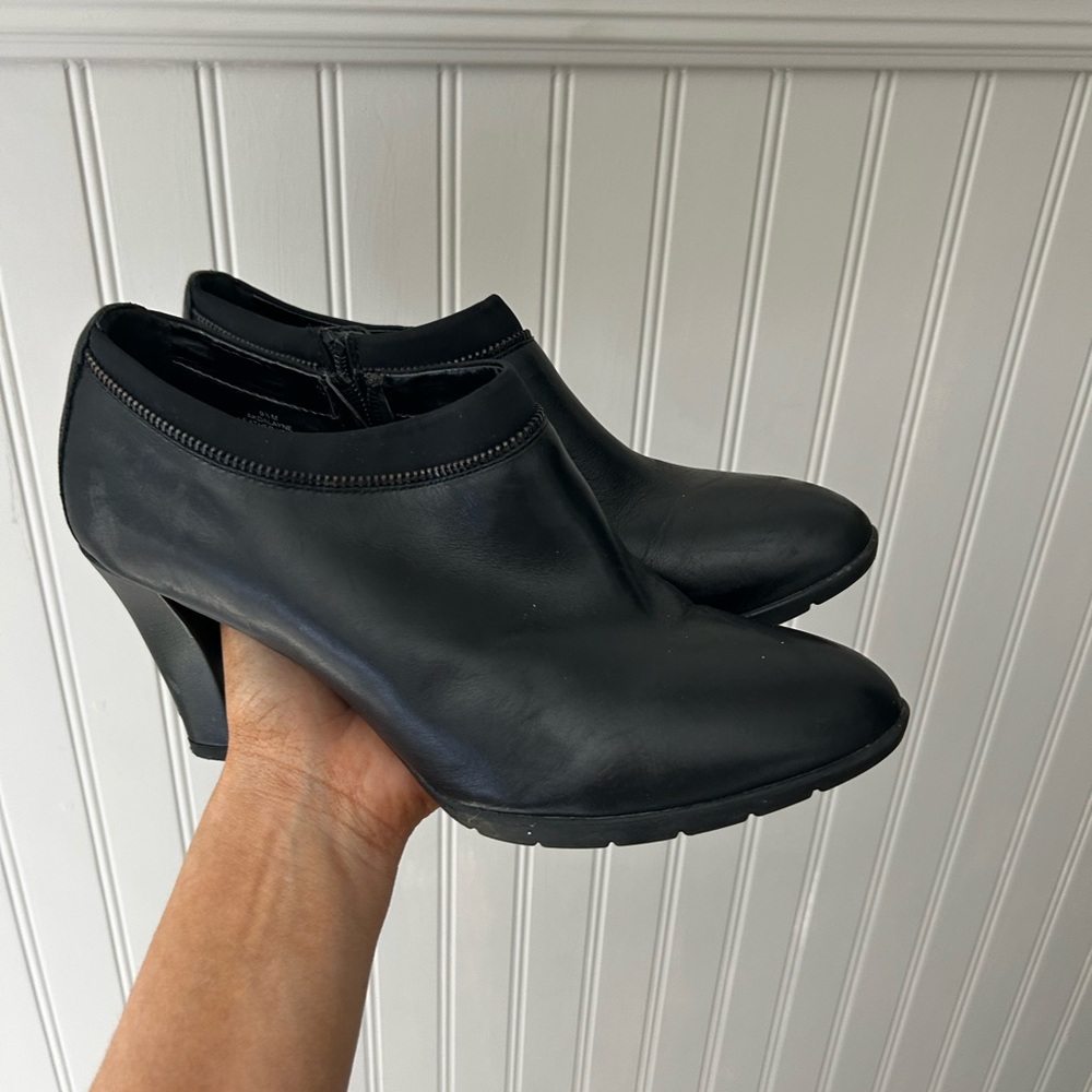 Anne Klein Black Leather Dalayne Black
Leather Shooties Shoes Heels 9 1/2